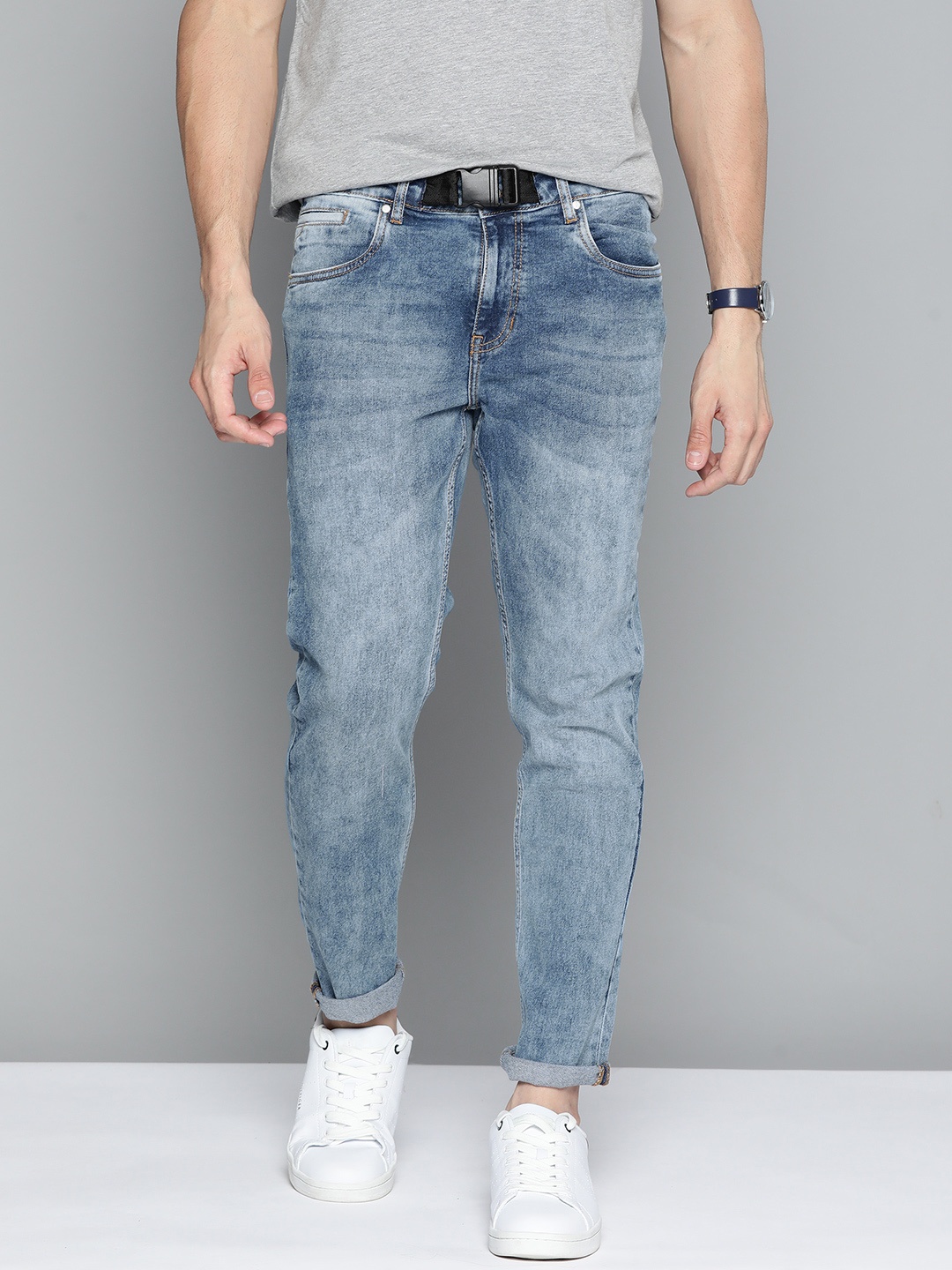 

Mast & Harbour Men Blue Carrot Fit Light Fade Stretchable Jeans