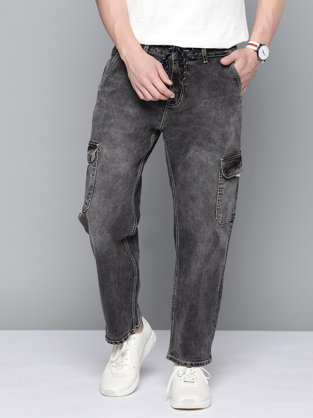 

Mast & Harbour Men Charcoal Grey Straight Fit Light Fade Stretchable Jeans