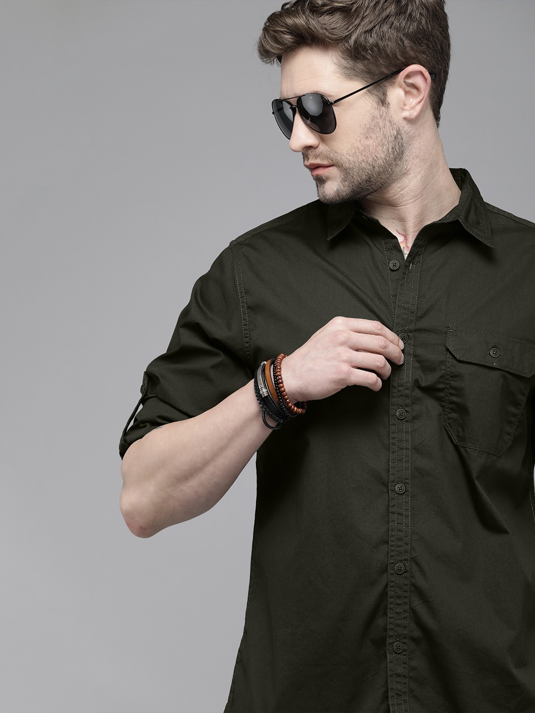 

Roadster Men Olive Green Solid Pure Cotton Neem Finish Casual Shirt