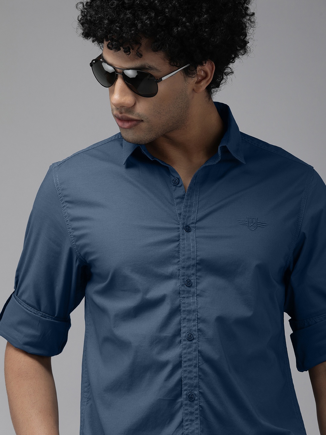 

Roadster Men Blue Slim Fit Solid Casual Shirt