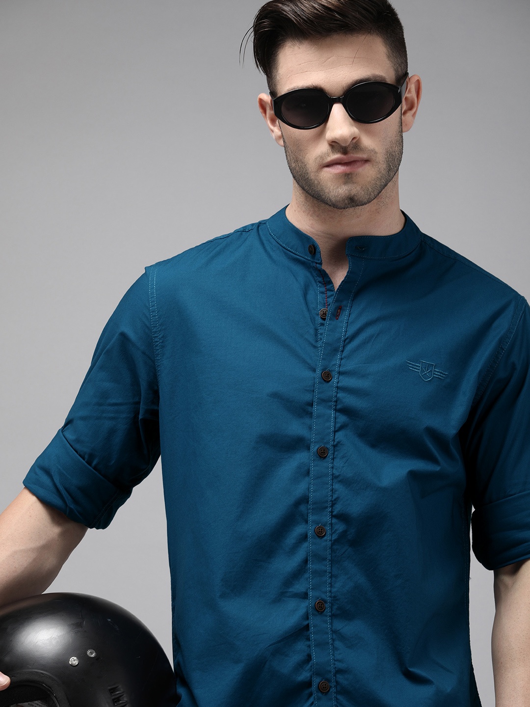 

Roadster Men Teal Blue Slim Fit Solid Sustainable Casual Shirt