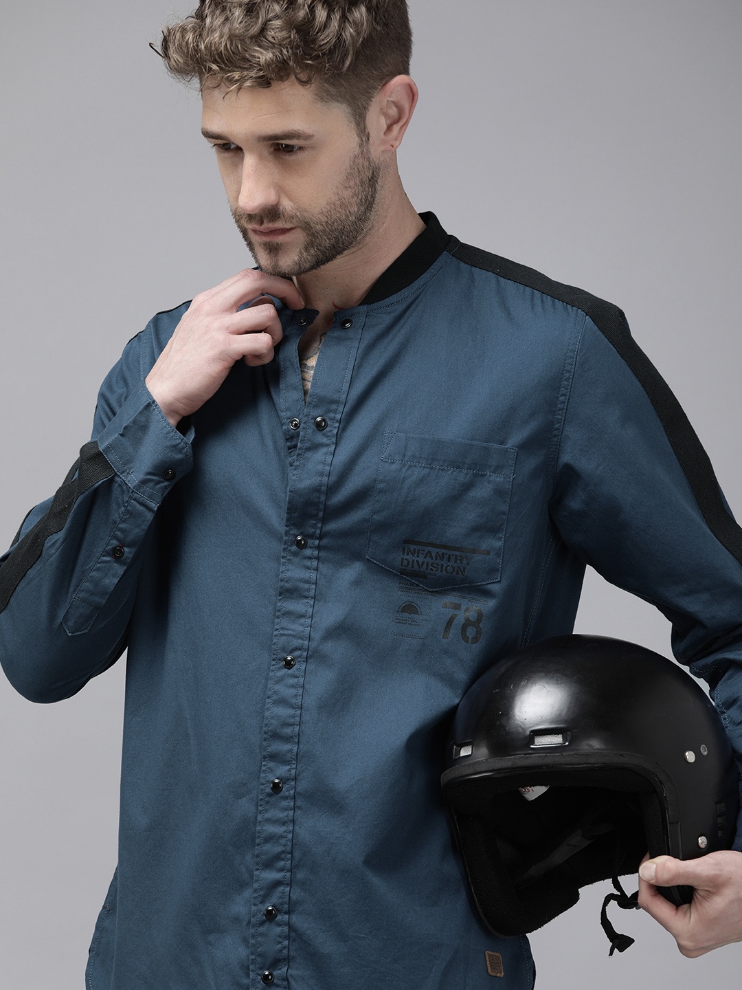 

Roadster Men Blue Solid Casual Shirt