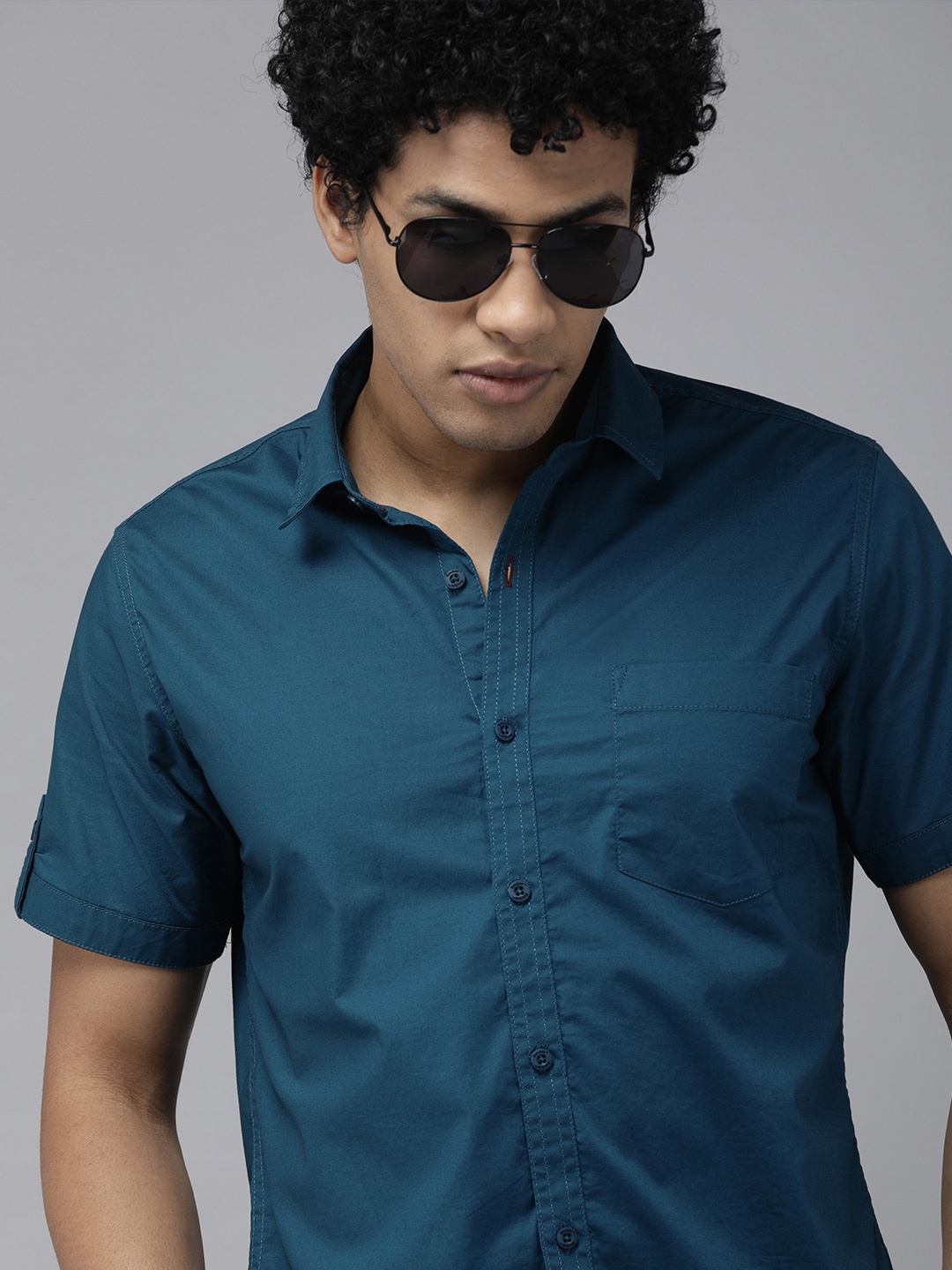 

Roadster Men Blue Solid Slim Fit Casual Shirt