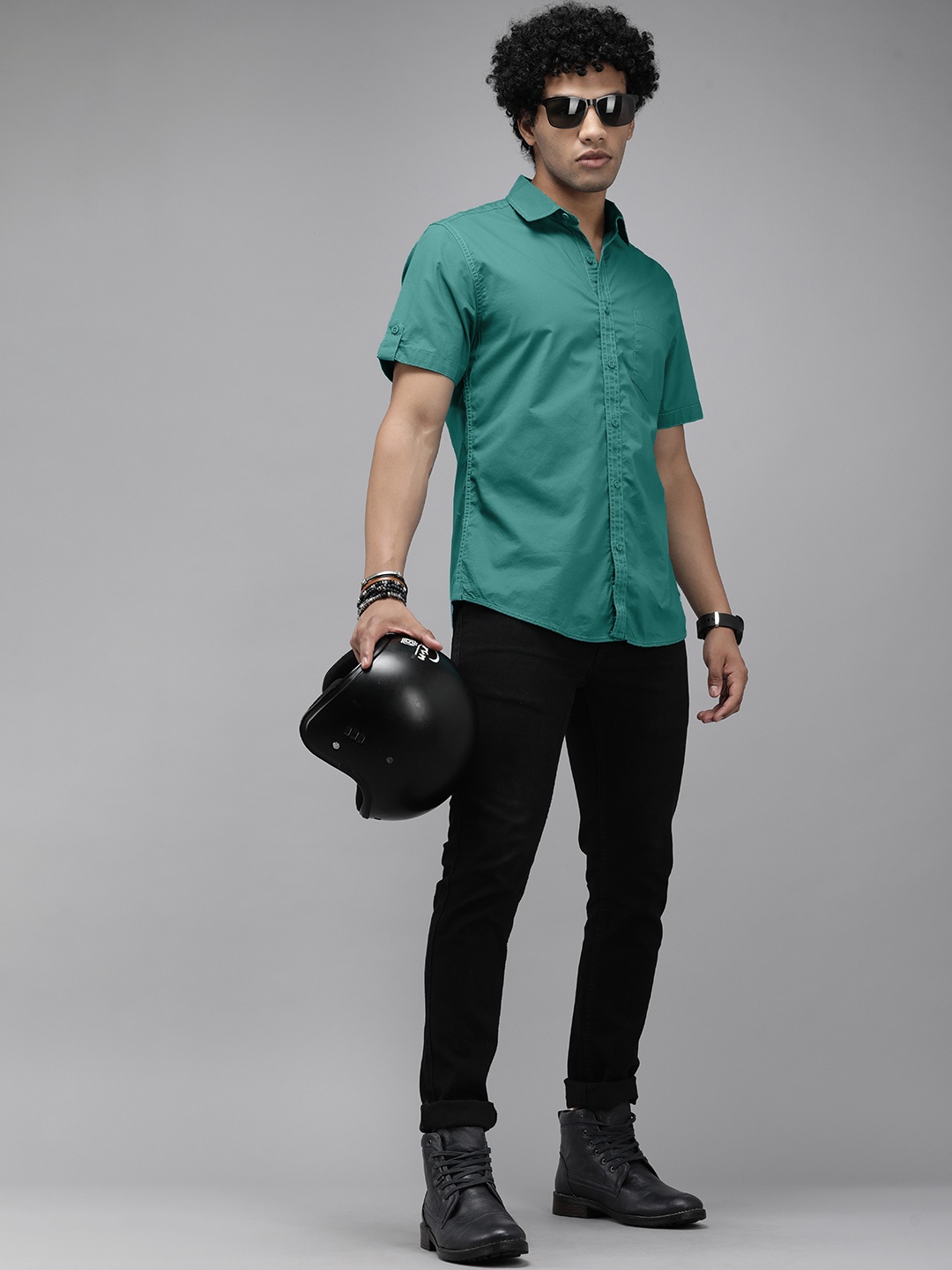 

Roadster Men Teal Blue Solid Slim Fit Opaque Casual Shirt