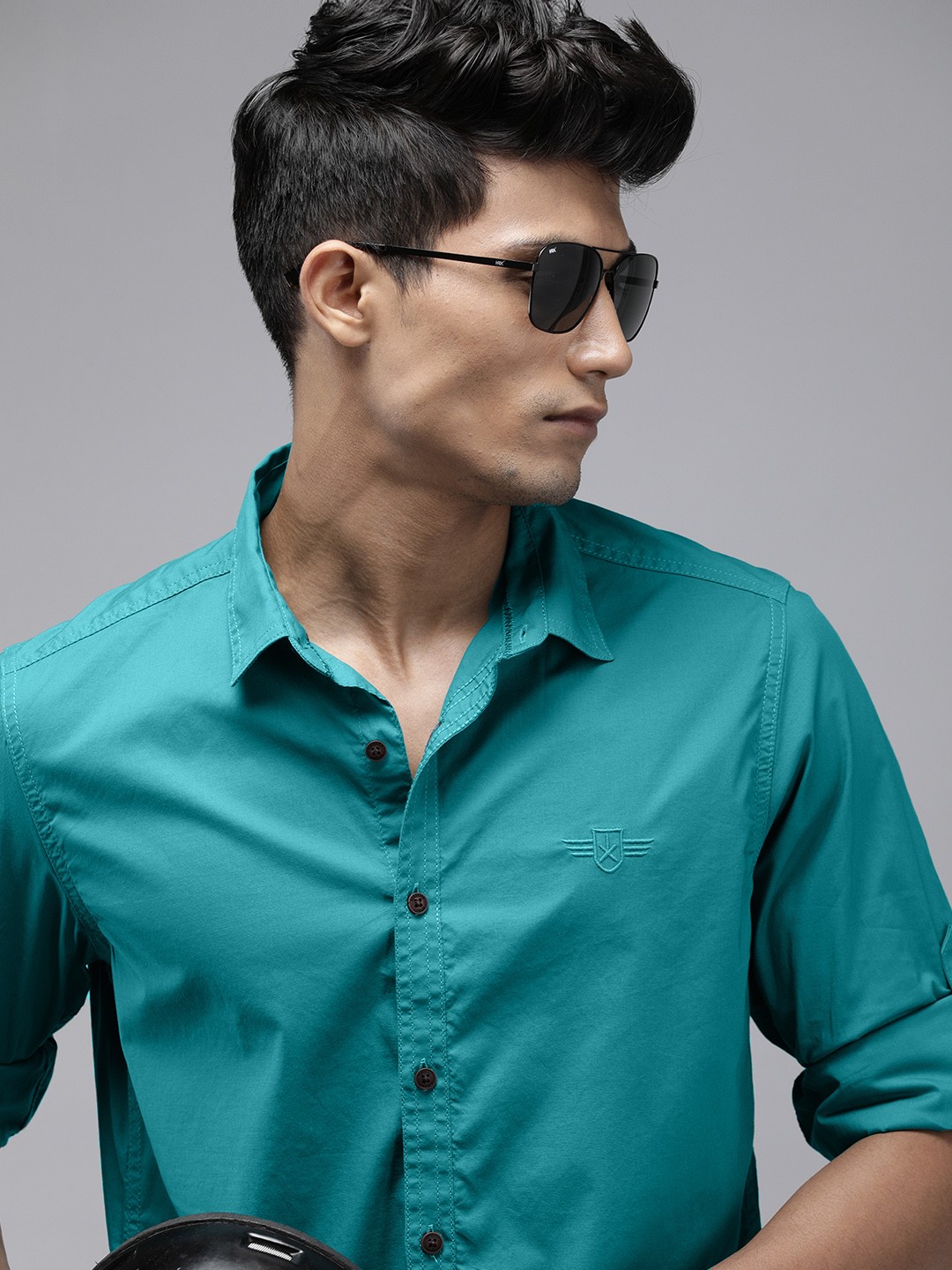 

Roadster Men Teal Blue Solid Slim Fit Casual Shirt