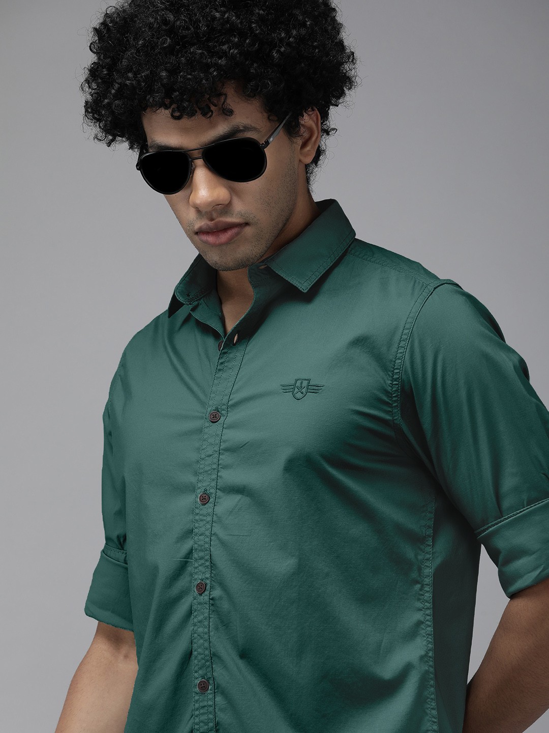 

Roadster Men Teal Blue Slim Fit Solid Casual Shirt