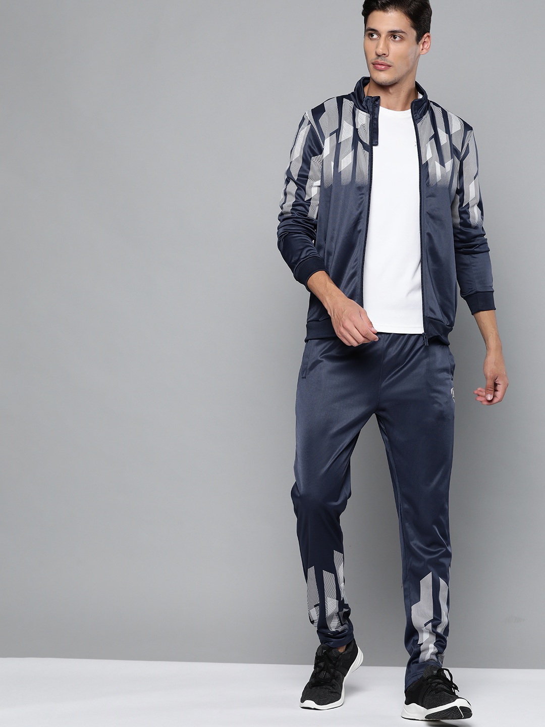

HRX By Hrithik Roshan Football Men Medieval Blue Rapid-Dry Solid Tracksuits, Navy blue