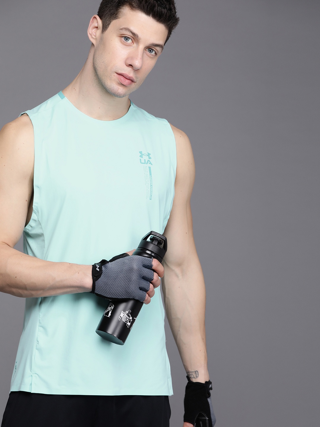 

UNDER ARMOUR Men Blue Solid Iso-Chill Perforated Sleeveless Tshirt