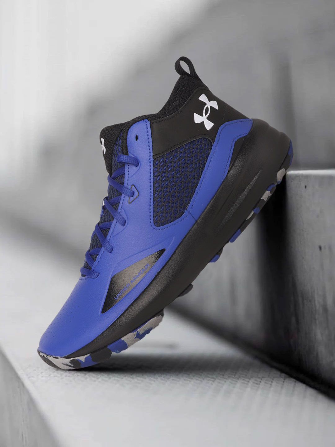 

UNDER ARMOUR Unisex Blue & Black Lockdown 5 Perforated Basketball Shoes