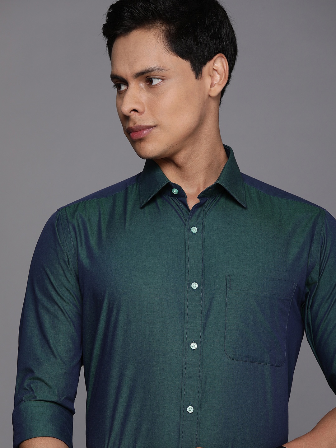 

Raymond Men Green Solid Slim Fit Formal Shirt