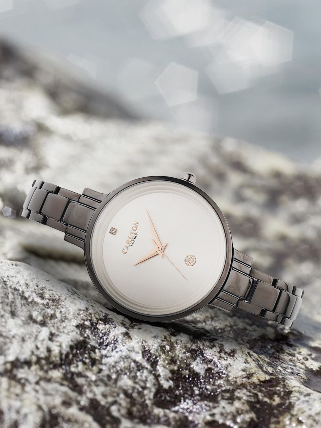 

Carlton London Women Silver Brass Dial & Bracelet Style Straps Analogue Watch CL051BKSLBK, White