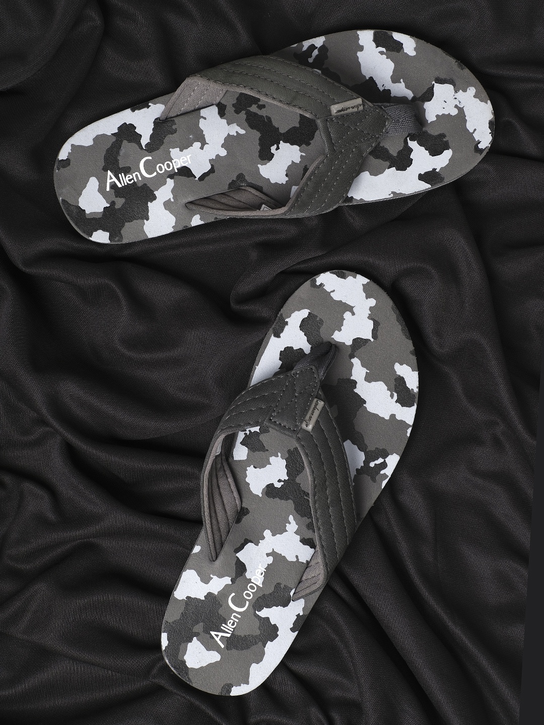 

Allen Cooper Men Grey & White Printed Slip-On