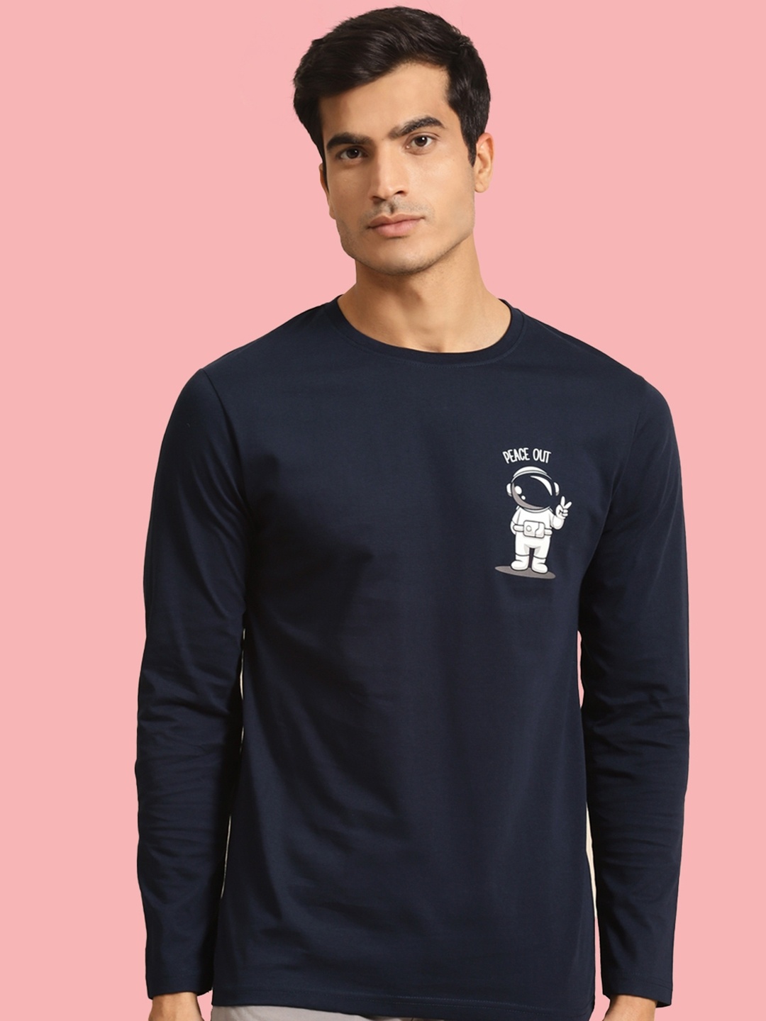 

Bewakoof Men Peace Out Astronaut Graphic Placement Print T-shirt, Navy blue