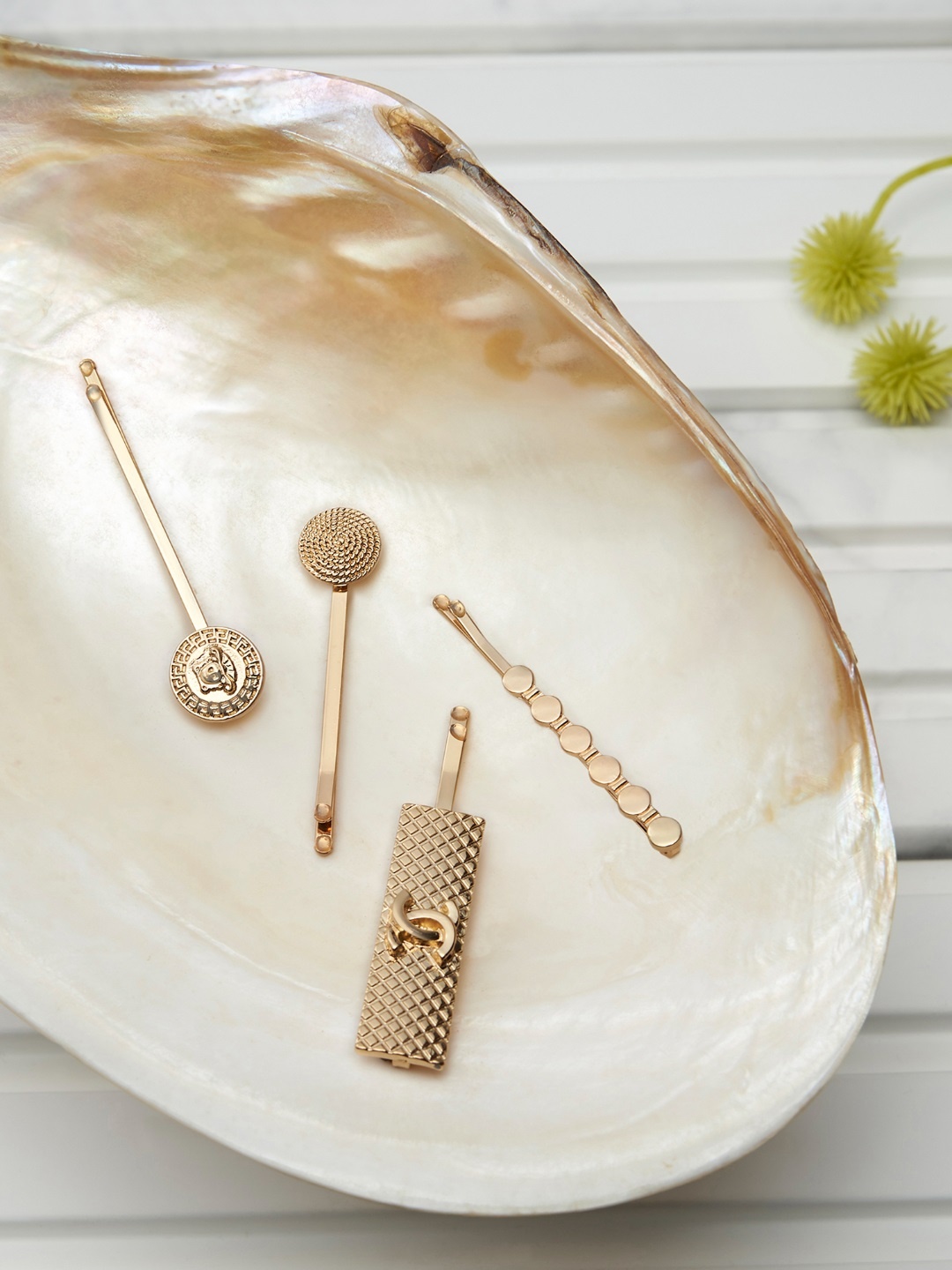 

AMI Women Gold Set of 4 Bobby Pins