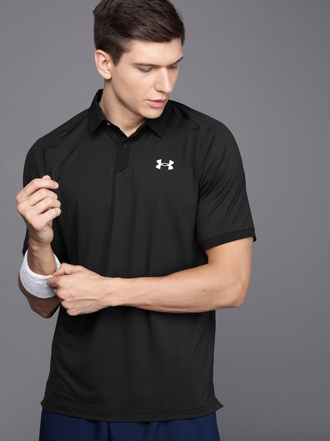 

UNDER ARMOUR Men Black Solid Iso-Chill Polo Collar Loose Fit T-shirt