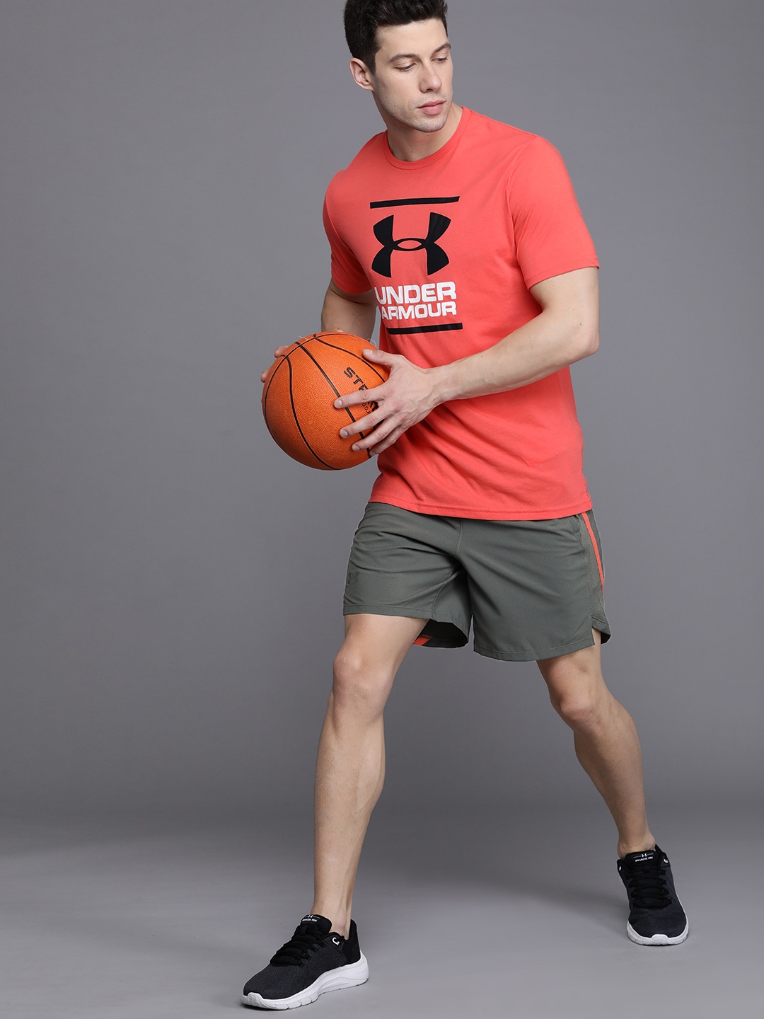 

UNDER ARMOUR Men Charcoal Grey Launch Run SW 7" Mid-Rise Shorts