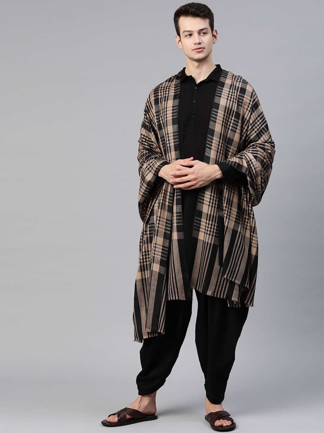 

WEAVERS VILLA Men Black & Beige Woven Checked Frayed Border Shawl