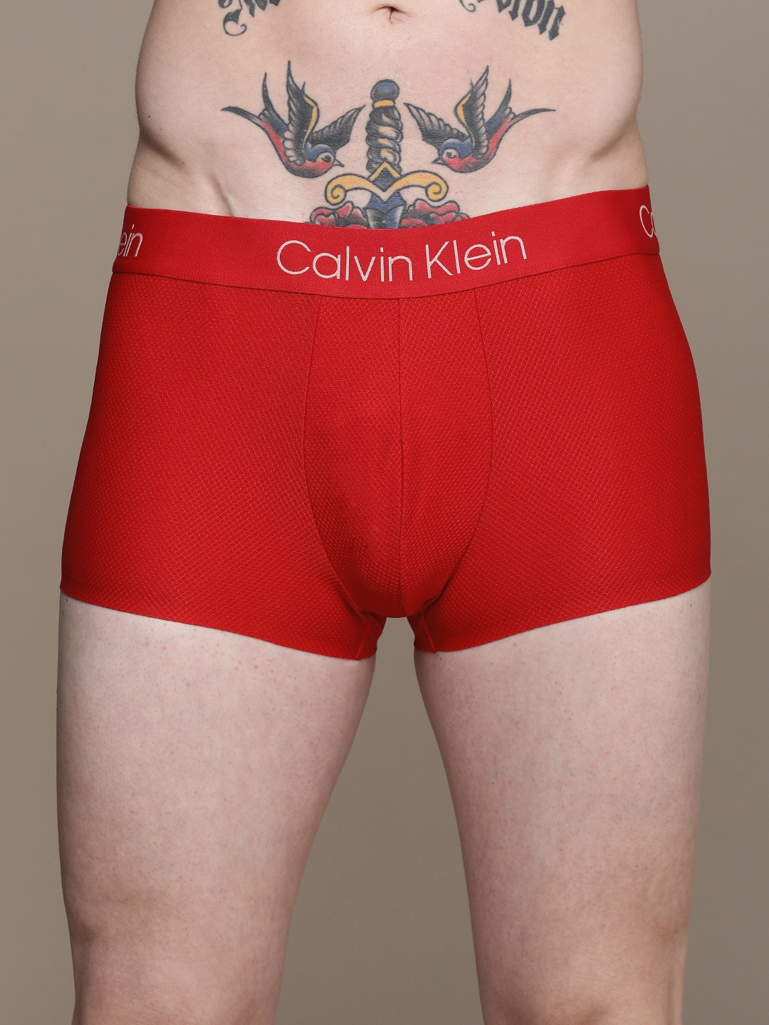 

Calvin Klein Underwear Men Red Solid Trunks NB3007XMK