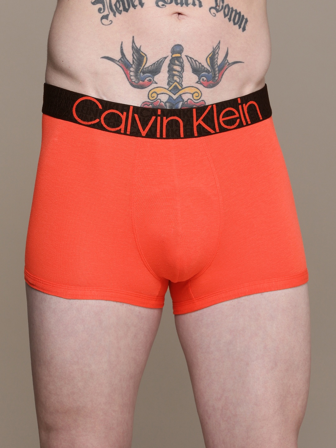 

Calvin Klein Underwear Men Coral Red Solid Trunks NB2682SN6