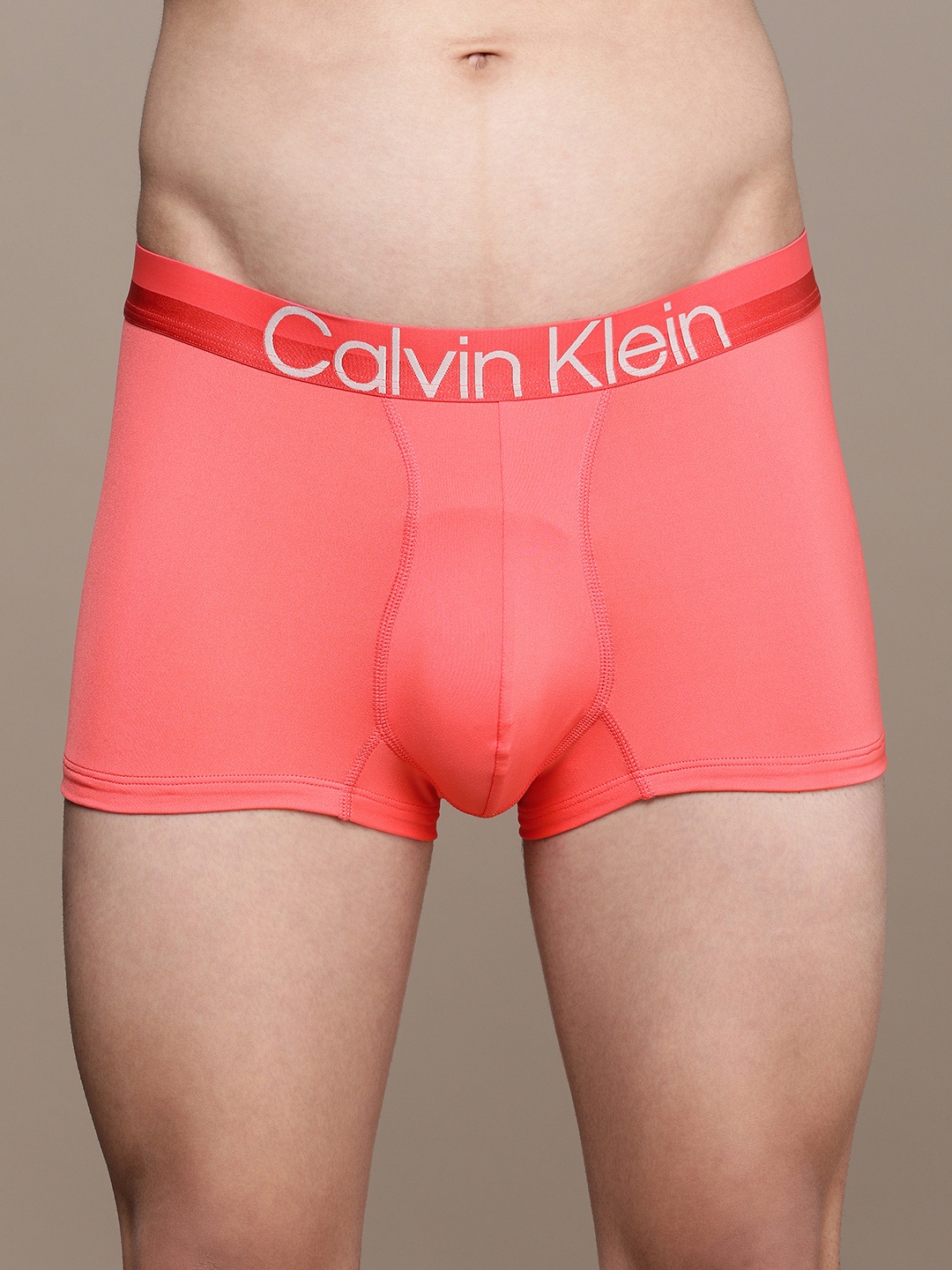 

Calvin Klein Underwear Men Peach-Coloured Solid Low-Rise Trunks NB2974TJE