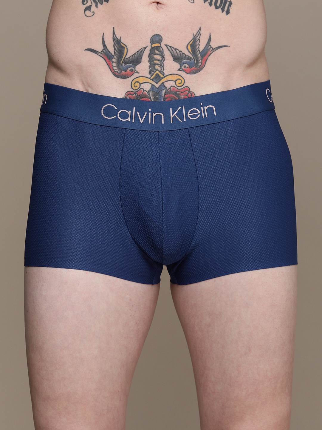 

Calvin Klein Underwear Men Navy Blue Solid Trunks NB3007C60