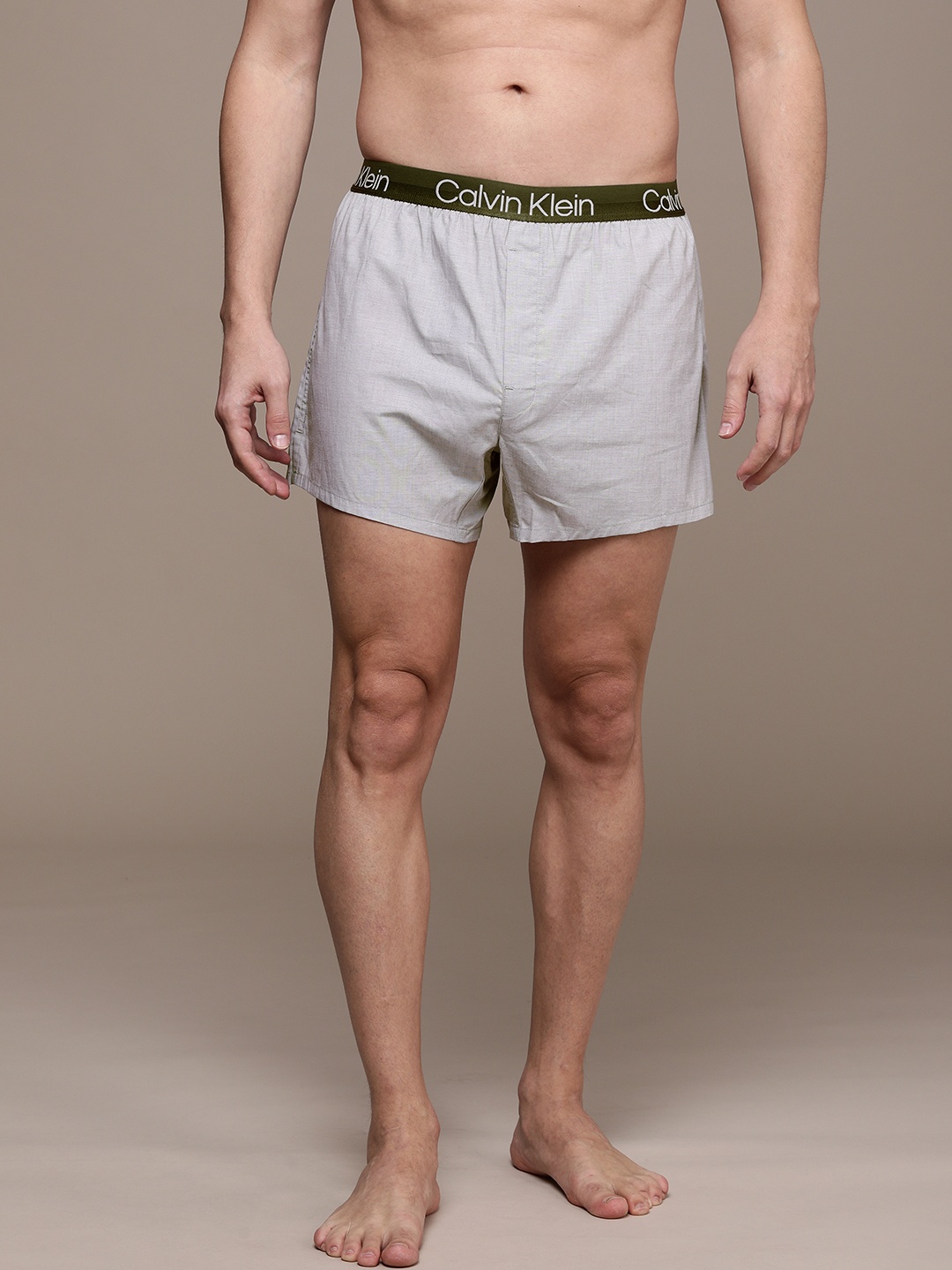 

Calvin Klein Underwear Men Light Grey Solid Mid-Rise Boxers NB3012RBN