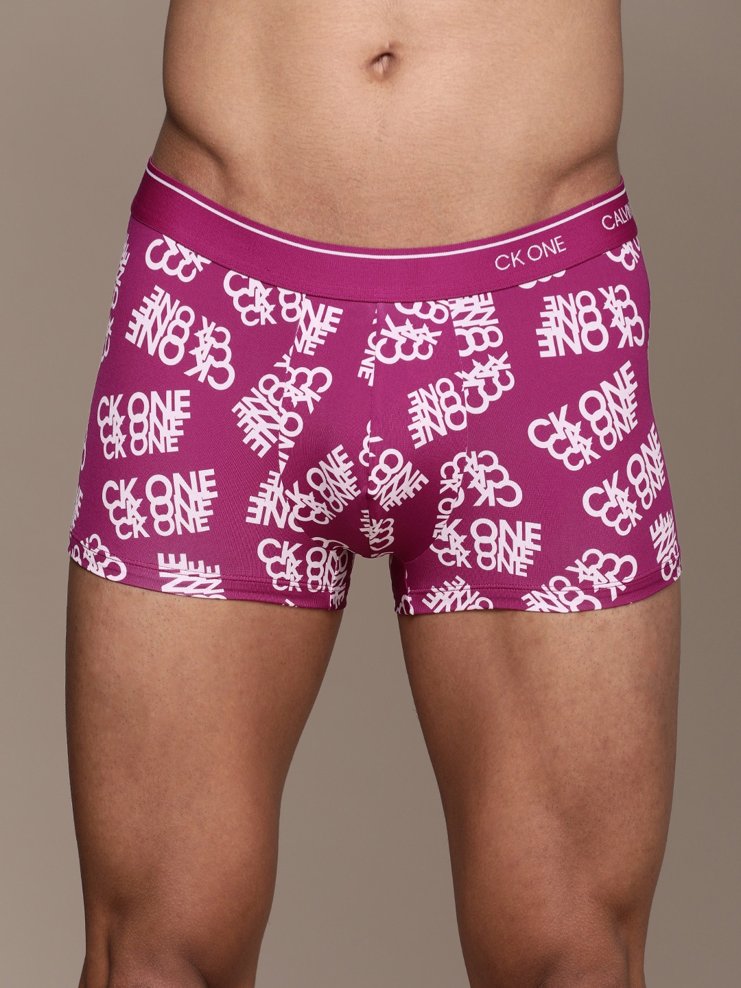 

Calvin Klein Underwear Men Magenta & White Printed Low-Rise Trunk NB2225V54