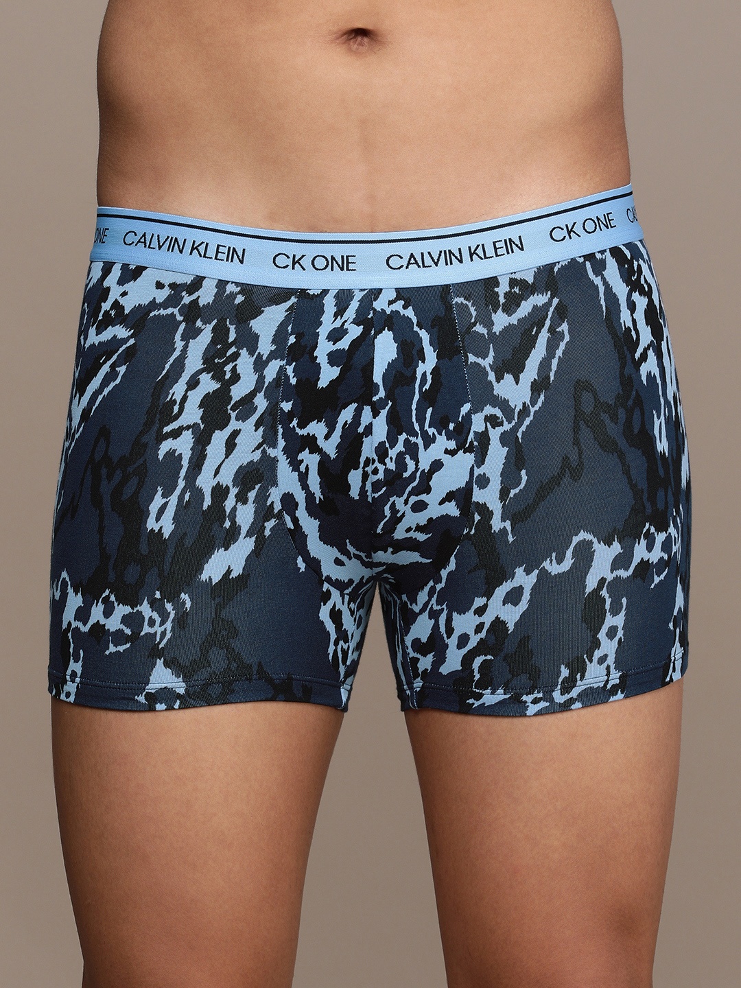 

Calvin Klein Underwear Men Navy & Black Animal Print Trunks NB2216V4J, Navy blue