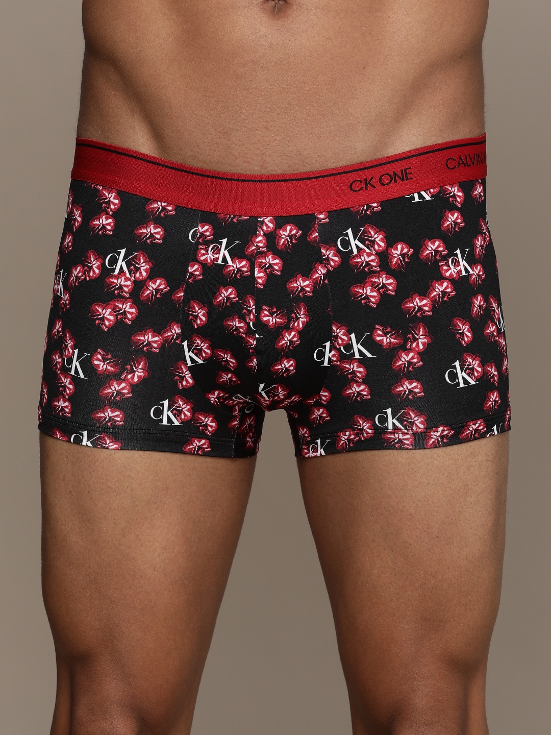 

Calvin Klein Underwear Men Black & Red Floral Printed Low-Rise Trunks NB2225V50