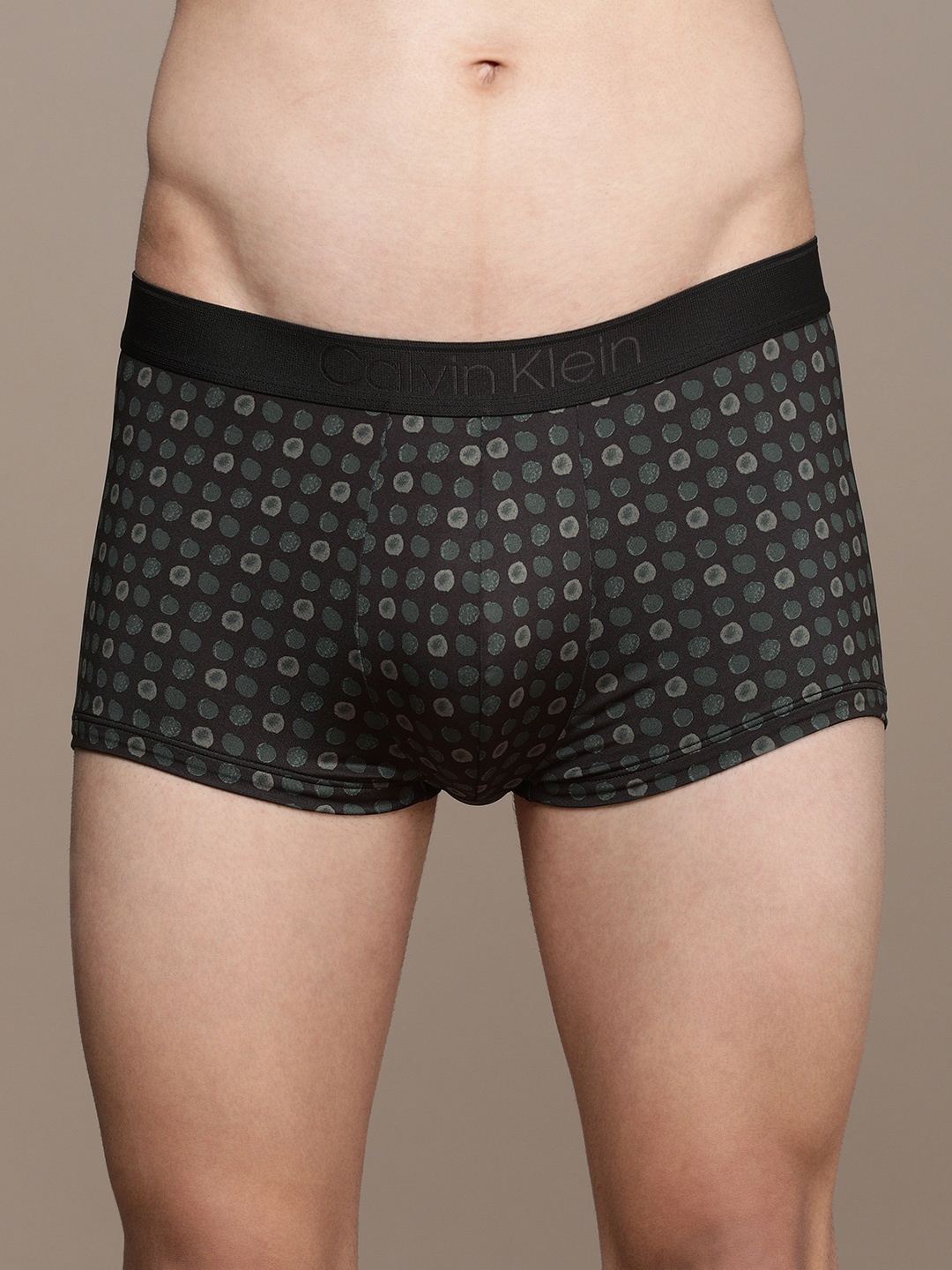 

Calvin Klein Underwear Men Black and Olive Green Geometric Print Low-Rise Trunk NB3008WG0