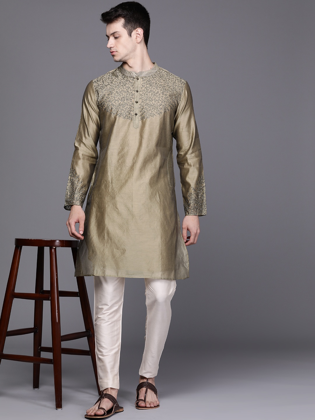 

Manyavar Men Cream-Coloured Solid Pencil Fit Cotton Pyjamas