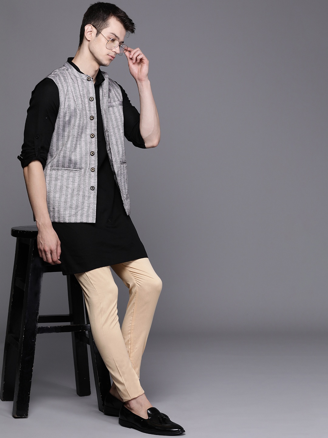 

Manyavar Men Beige Solid Pencil Fit Cotton Pyjamas
