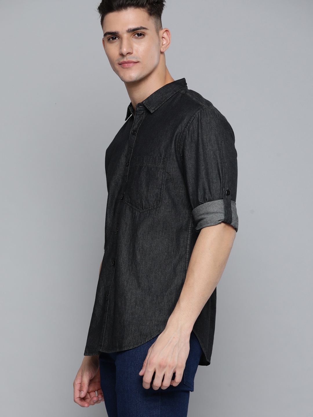 

Harvard Men Charcoal Grey Pure Cotton Solid Denim Shirt