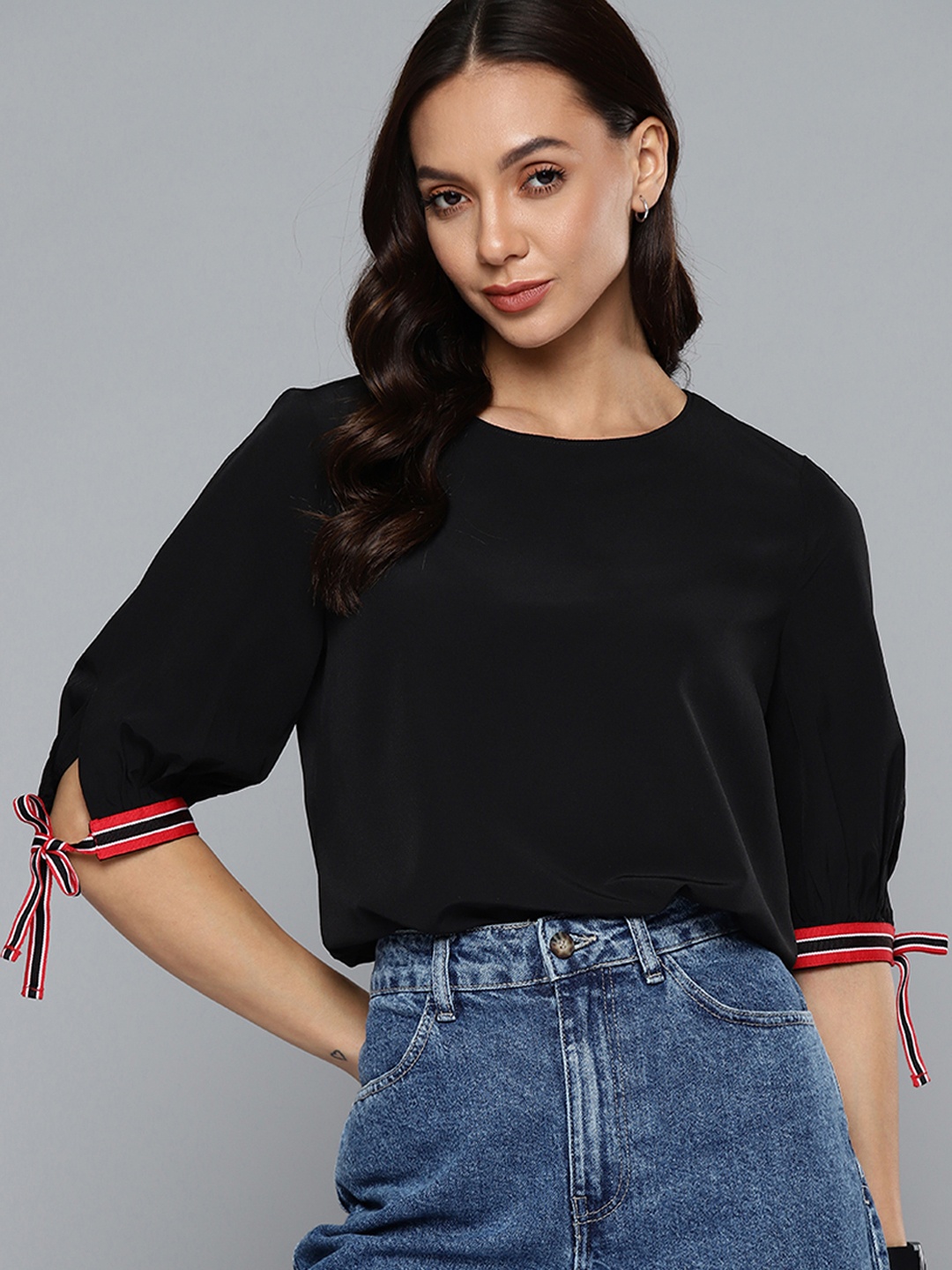 

Harvard Women Black Solid Top