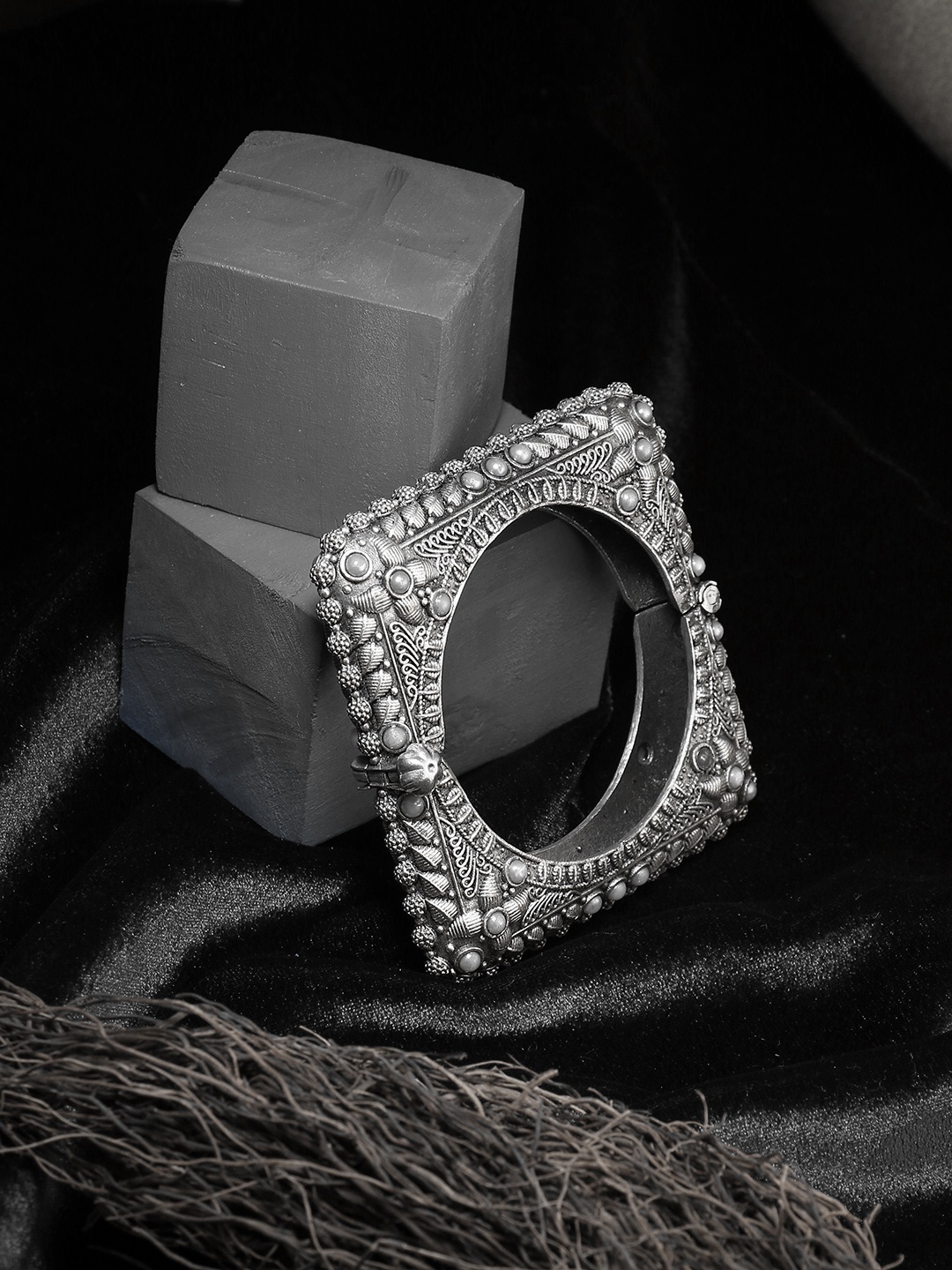 

Adwitiya Collection Women Oxidised Silver-Plated Handcrafted Bangle