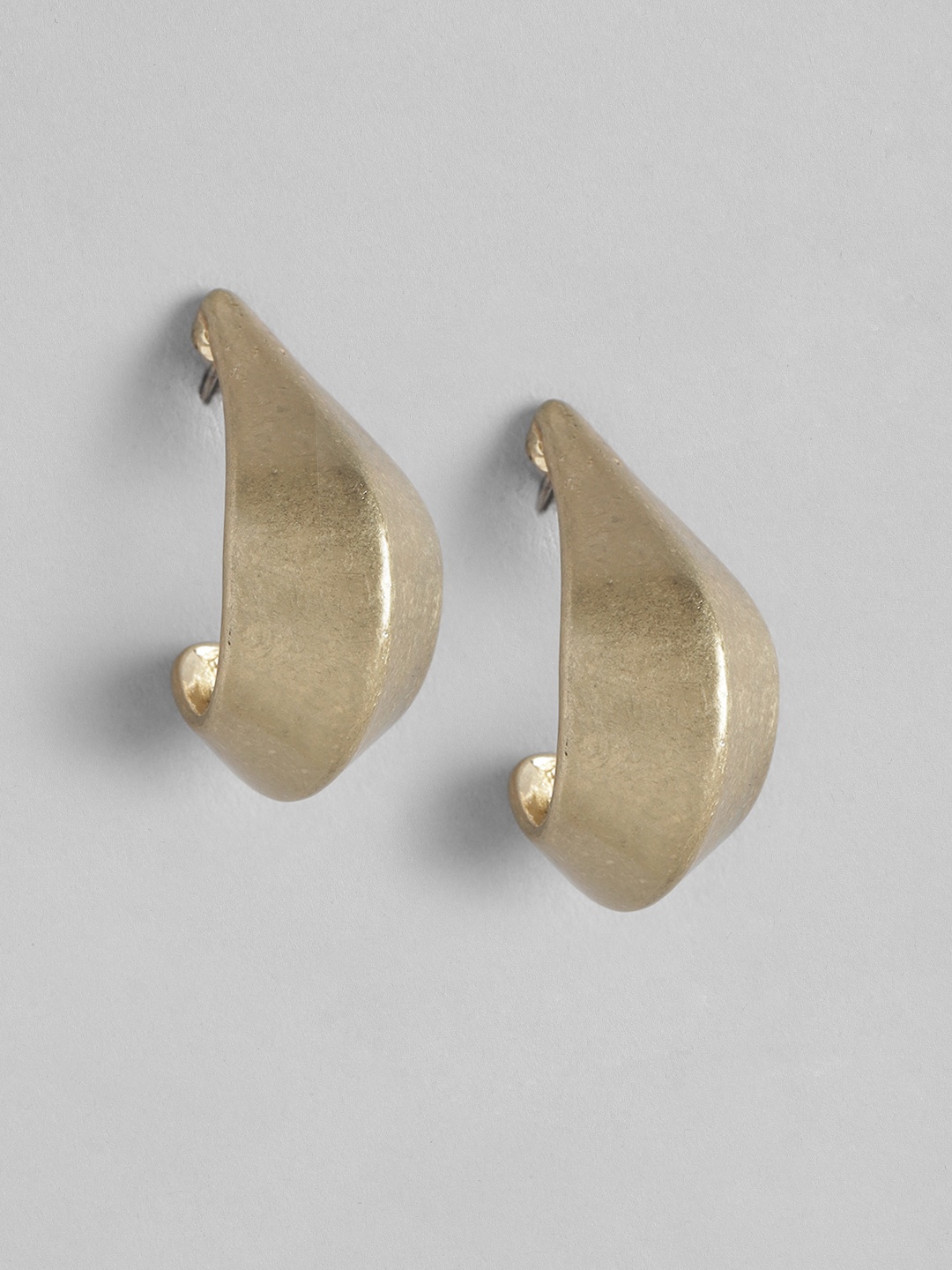

DressBerry Gold-Plated Crescent Shaped Hoop Earrings