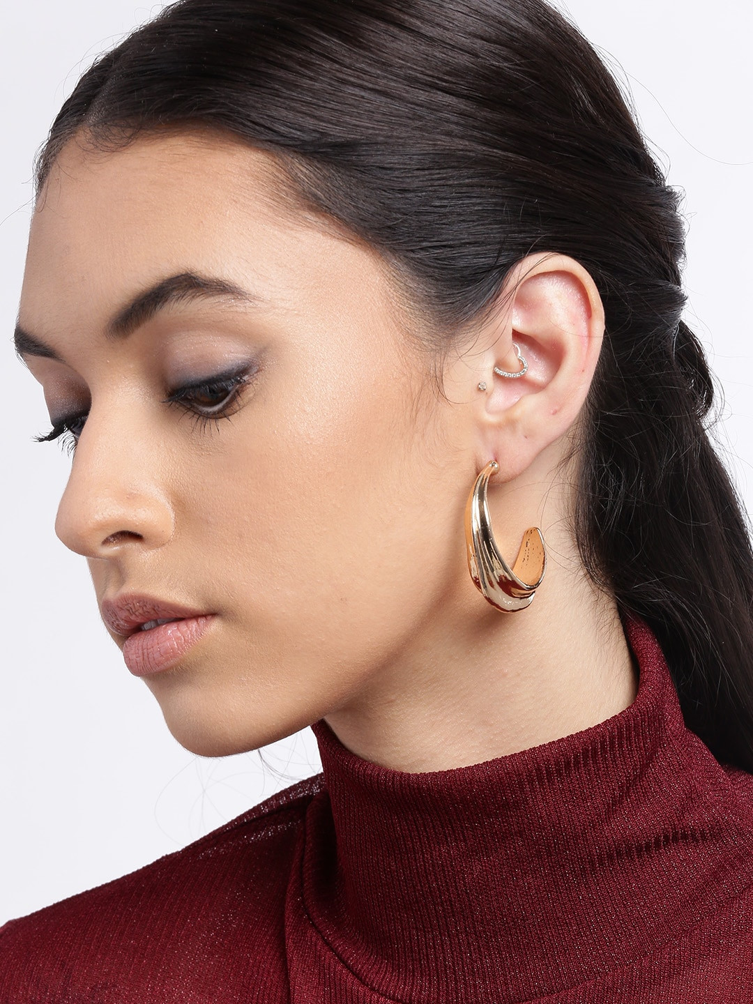 

DressBerry Gold-Plated Crescent Shaped Half Hoop Earrings