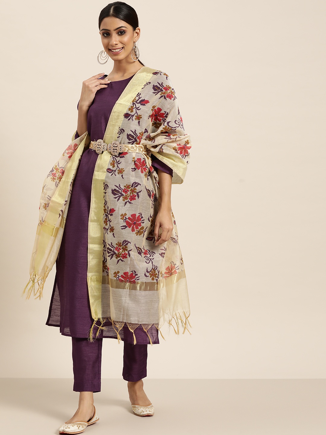 

Sangria Women Purple & Cream-Coloured Solid Kurta, Trousers & Floral Print Dupatta