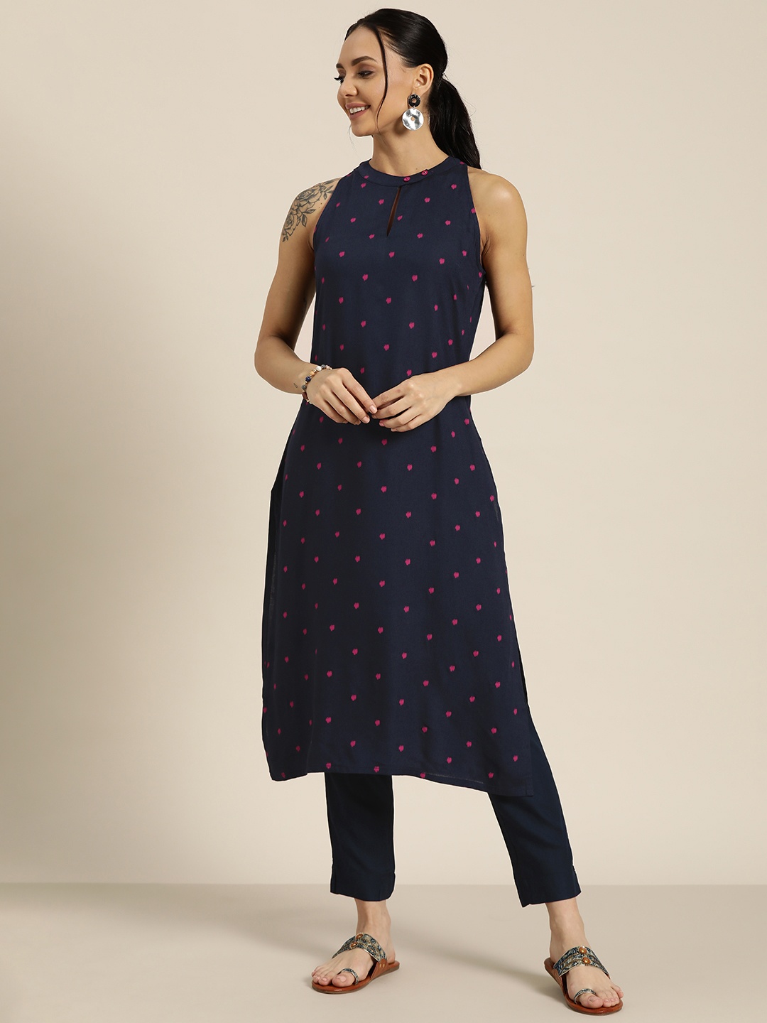 

Sangria Women Navy Blue & Pink Printed Kurta with Trousers