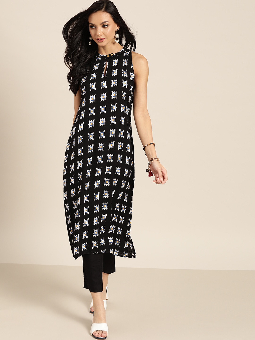 

Sangria Women Black & White Printed Regular Raw Silk Kurta with Palazzos