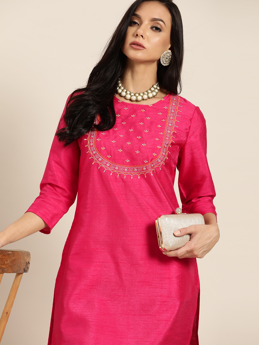 

Sangria Women Magenta Ethnic Motifs Yoke Design Thread Work Kurta