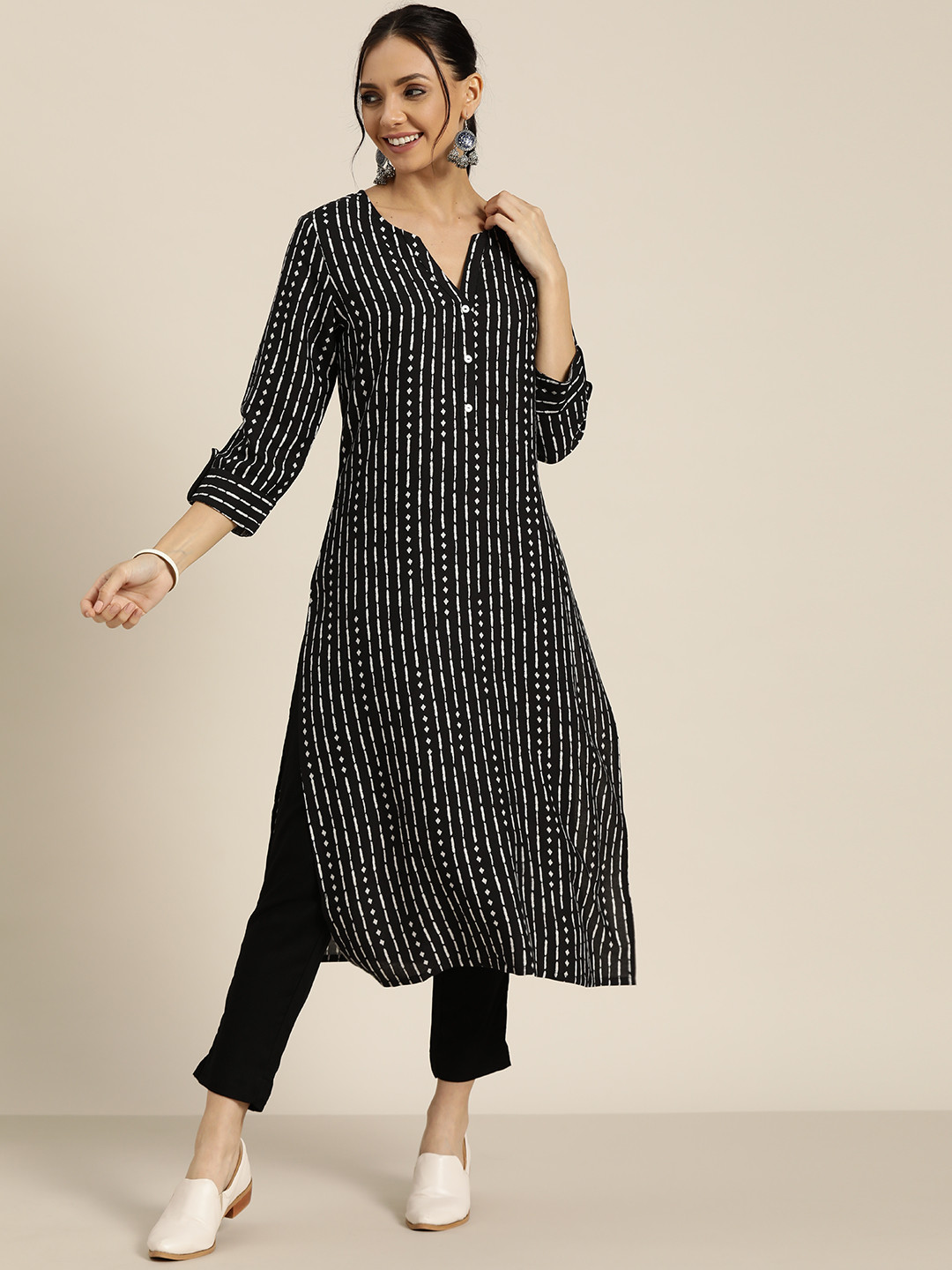 

Sangria Women Black & White Striped Kurta