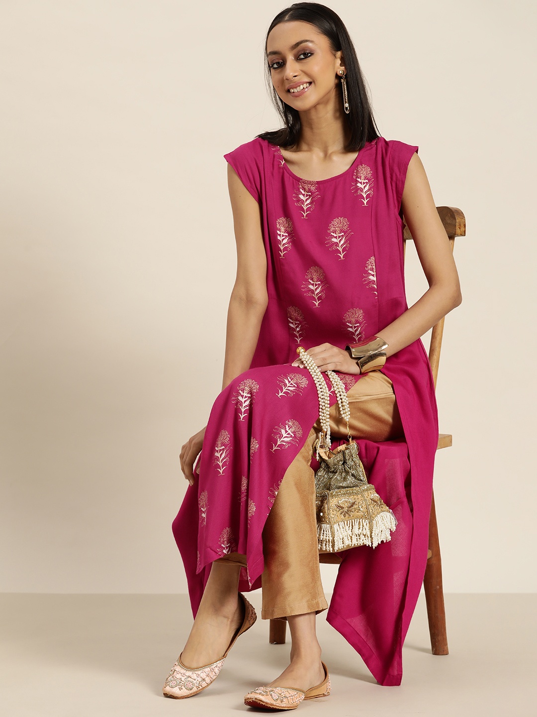 

Sangria Women Pink & Golden Ethnic Motifs Printed High-Slits Kurta
