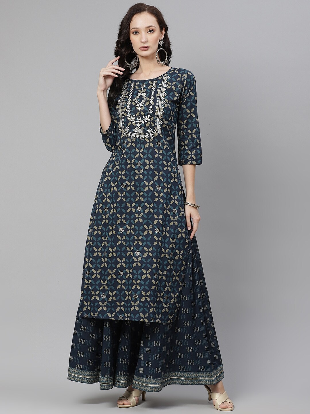 

Divena Women Navy Blue Floral Embroidered Pure Cotton Kurta with Palazzos