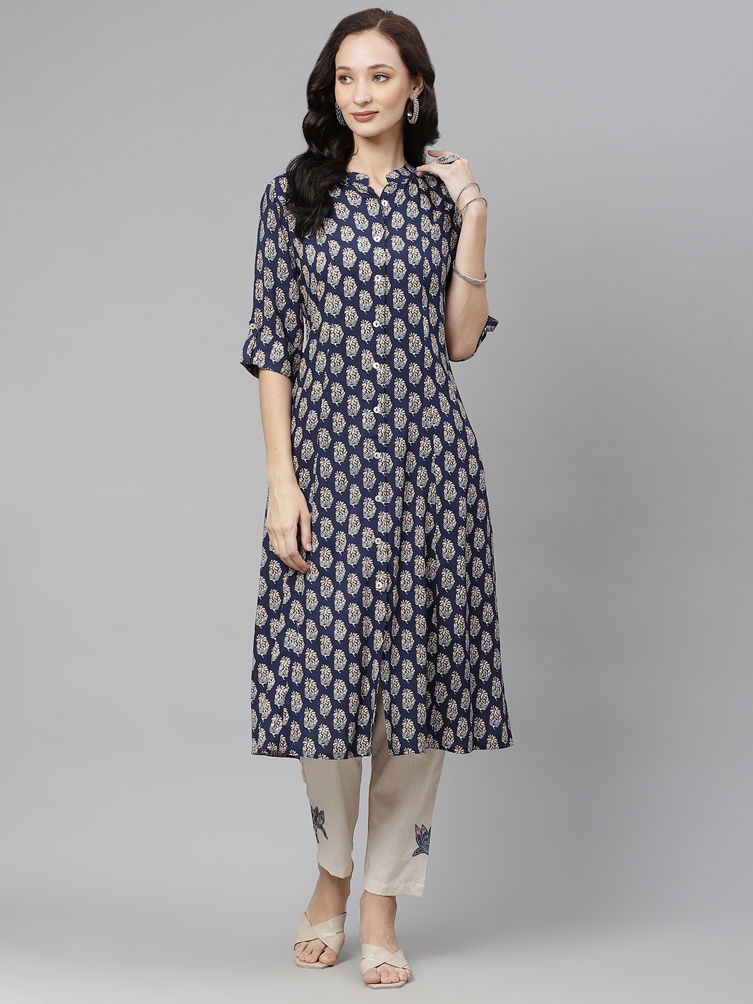 

Divena Women Navy Blue & Off White Ethnic Motifs Printed Kurta