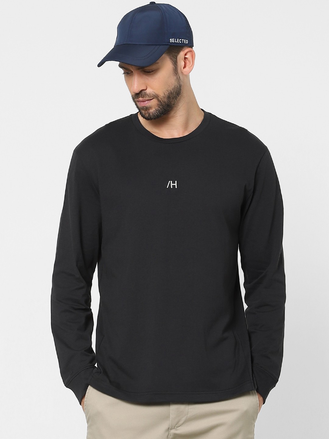 

SELECTED Men Black Solid Round Neck T-shirt