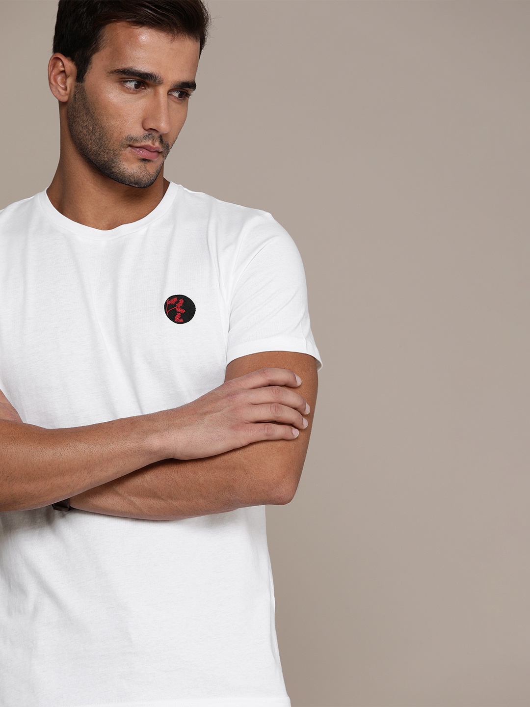 

SELECTED Men White Solid Applique Detail Pure Cotton T-shirt