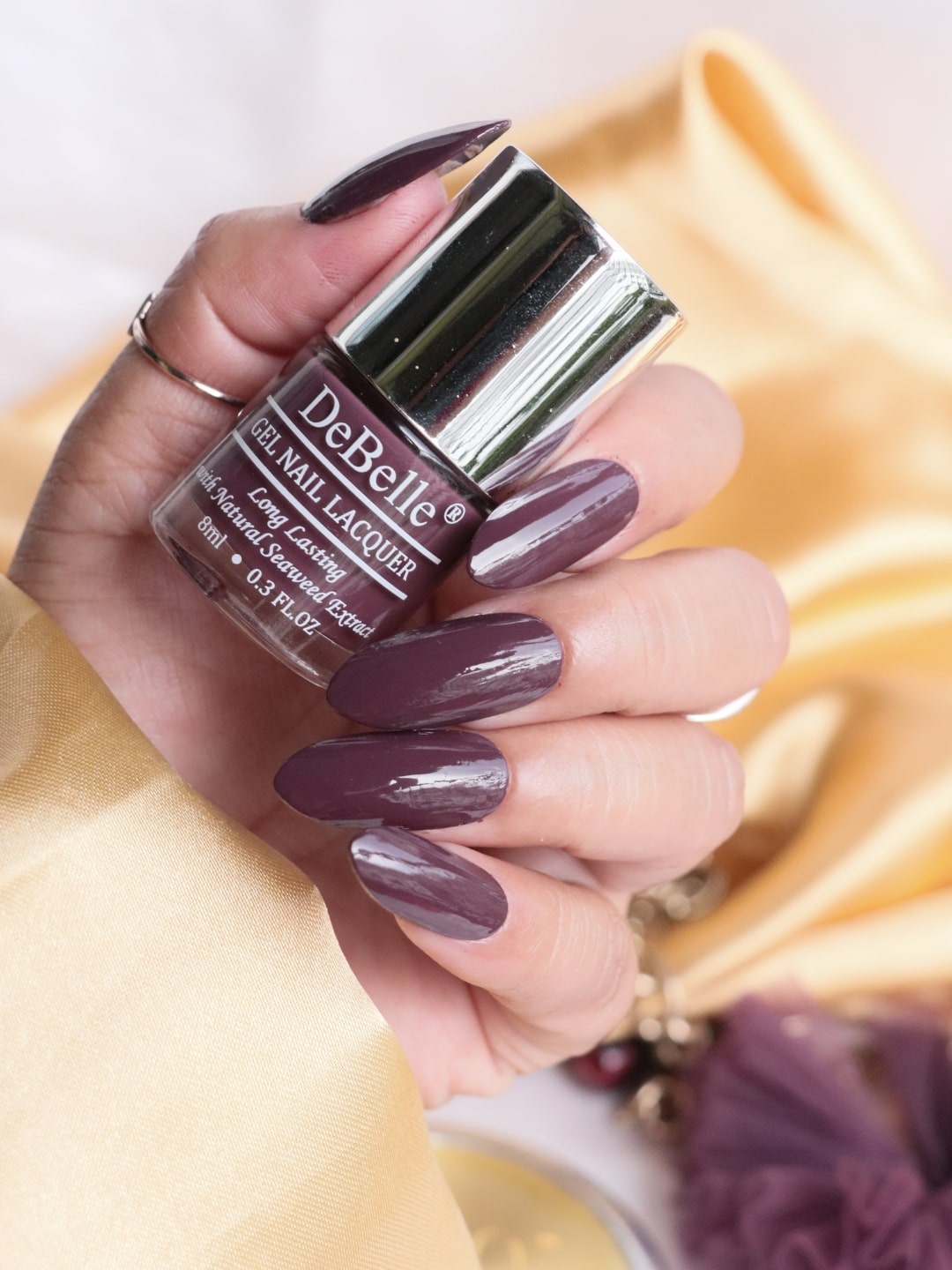 

DeBelle Gel Nail Lacquer - Plum Toffee 8 ml, Brown