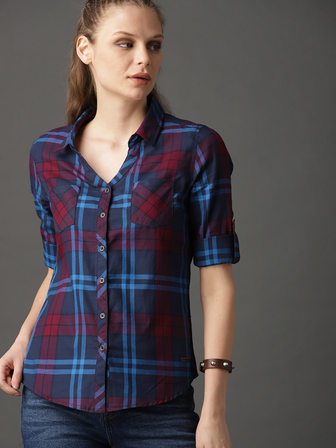

Roadster Women Navy & Maroon Regular Fit Checked Casual Shirt, Navy blue