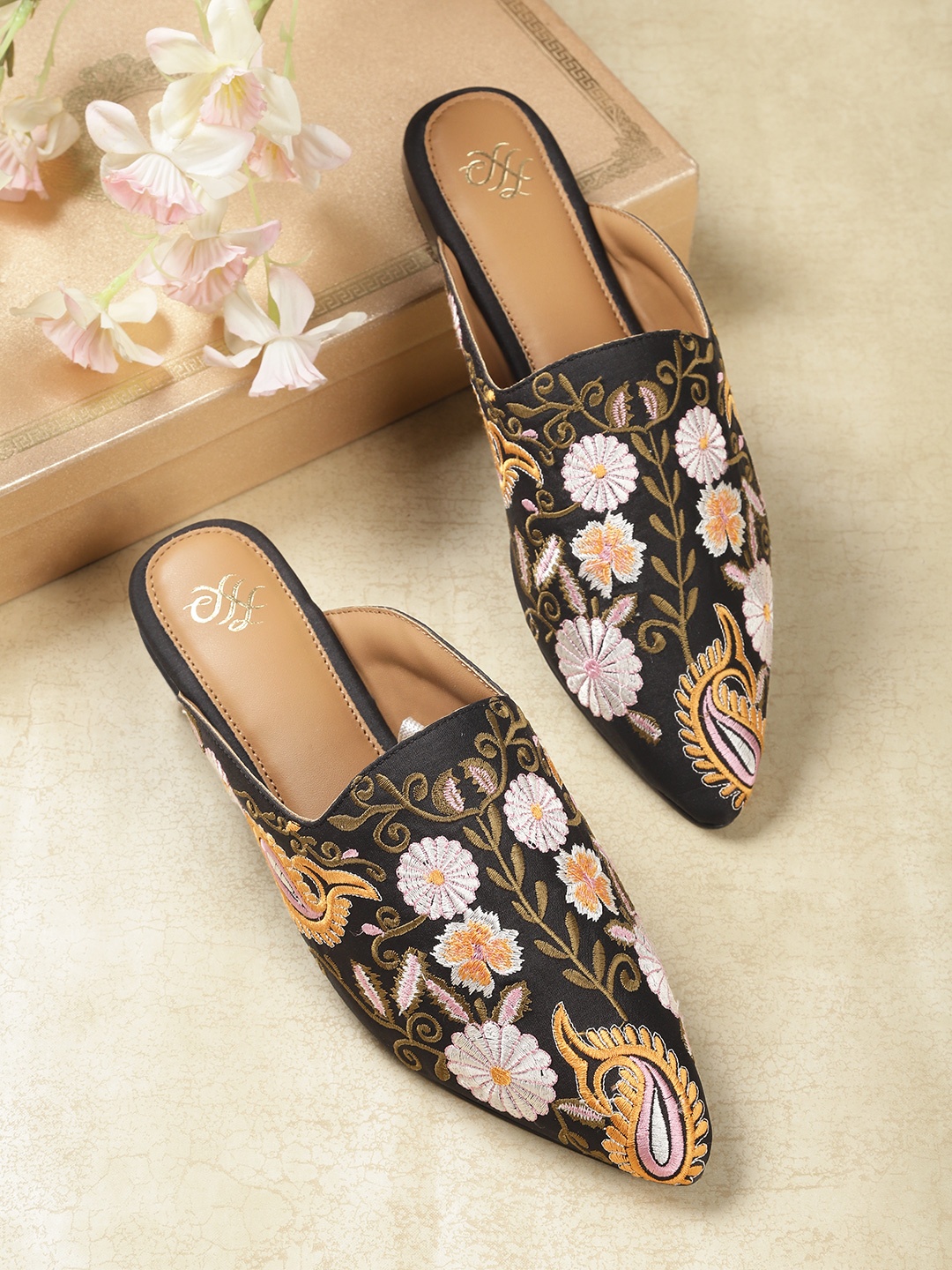 

House of Pataudi Women Black & White Handcrafted Embroidered Mules